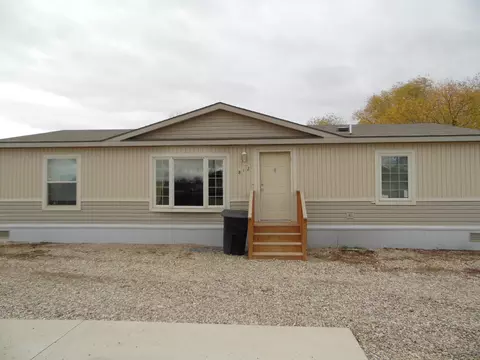 812 35th St E, Williston, ND 58801 photo 1