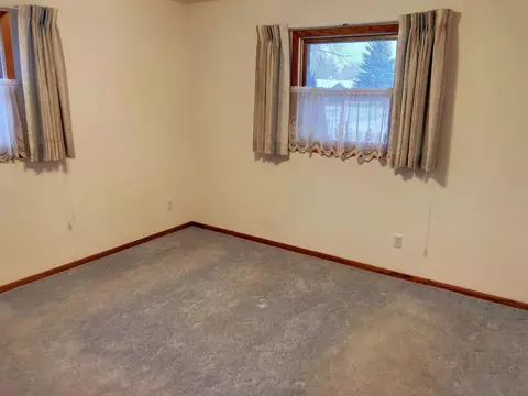 2121 4th Ave E, Williston, ND 58801 photo 5
