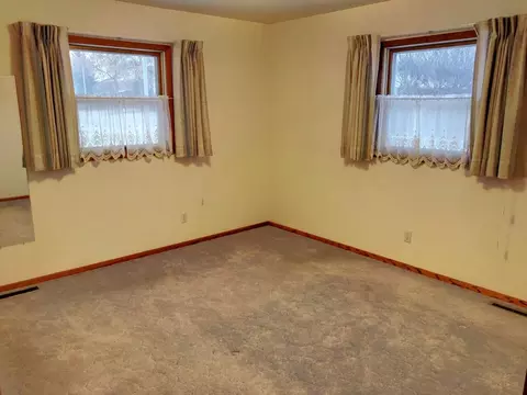 2121 4th Ave E, Williston, ND 58801 photo 6