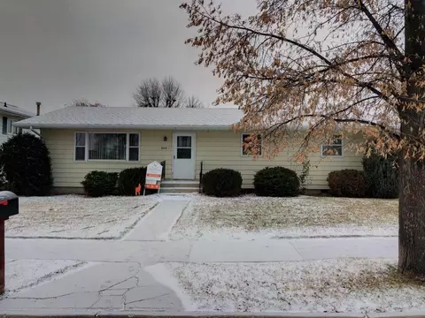 2121 4th Ave E, Williston, ND 58801 photo 1