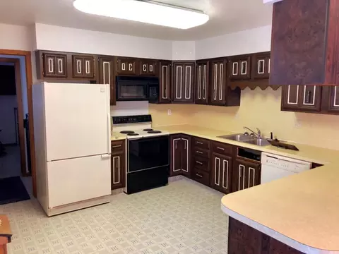 2121 4th Ave E, Williston, ND 58801 photo 8