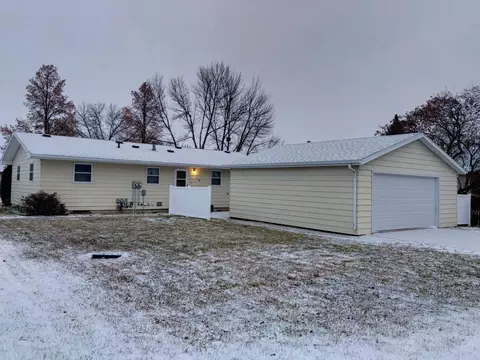 2121 4th Ave E, Williston, ND 58801 photo 3