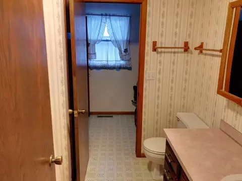 2121 4th Ave E, Williston, ND 58801 photo 4