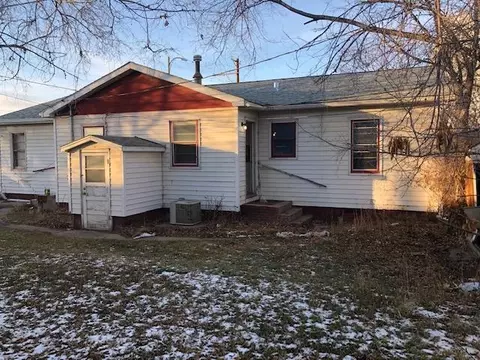 304-306 2nd St E, Williston, ND 58801 photo 3