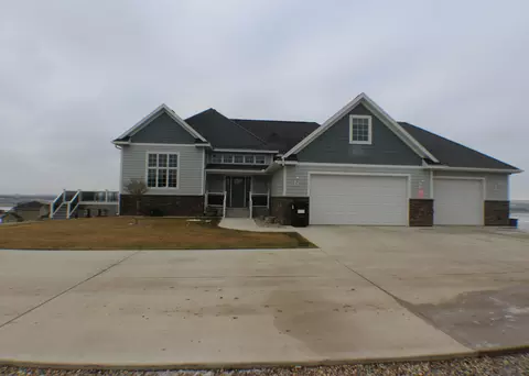 13405 Kingsview Ln, Williston, ND 58801 photo 1