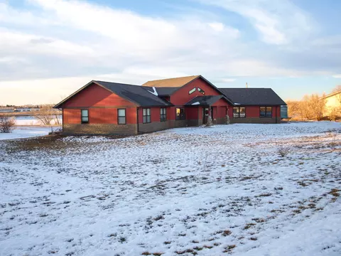 1219 20th Ave E, Williston, ND 58801 photo 3