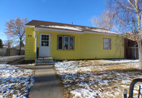 819 13th Ave W, Williston, ND 58801 photo 2