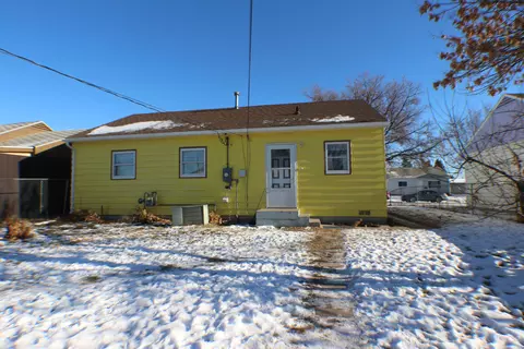 819 13th Ave W, Williston, ND 58801 photo 4