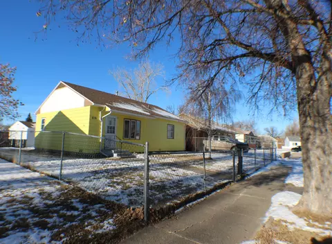 819 13th Ave W, Williston, ND 58801 photo 1