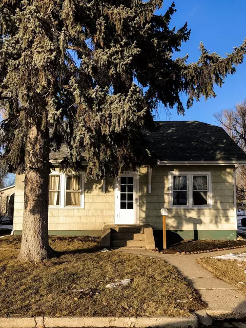 420 5th St W, Williston, ND 58801 photo 1