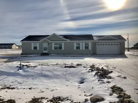 13344 Mountain Meadow St, Williston, ND 58801 photo 1