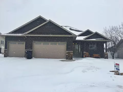 1529 20th Ave W, Williston, ND 58801 photo 1