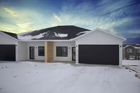13713 Karen St, Williston, ND 58801 photo 2