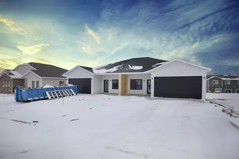 13713 Karen St, Williston, ND 58801 photo 1