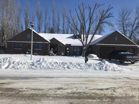 2202 4th Ave E, Williston, ND 58801 photo 1