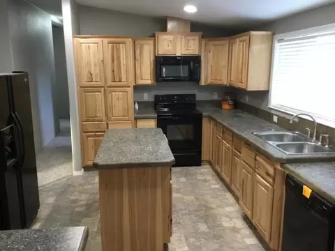 13833 Cottonwood St, Williston, ND 58801 photo 6