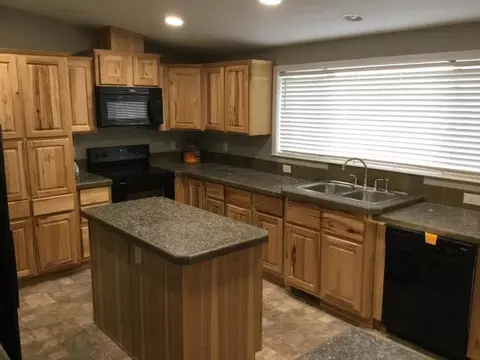 13833 Cottonwood St, Williston, ND 58801 photo 5