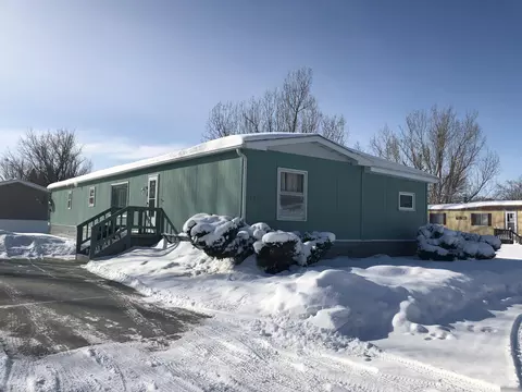 1007 6th Ave NW, Williston, ND 58801 photo 1