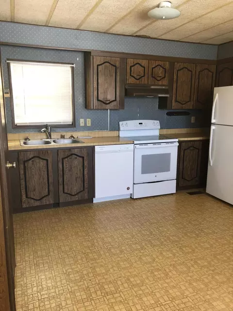 1007 6th Ave NW, Williston, ND 58801 photo 4