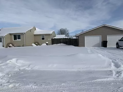 1826 21st Ave W, Williston, ND 58801 photo 2