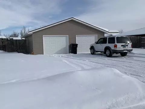 1826 21st Ave W, Williston, ND 58801 photo 3