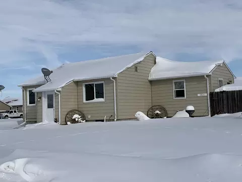 1826 21st Ave W, Williston, ND 58801 photo 1