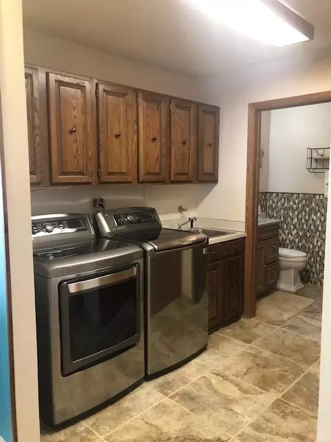 840 Park Pl, Williston, ND 58801 photo 12