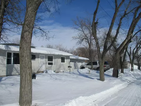 102 Robinson St, Grenora, ND 58845 photo 4