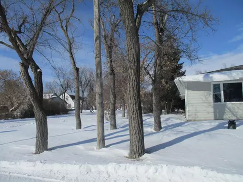 102 Robinson St, Grenora, ND 58845 photo 3