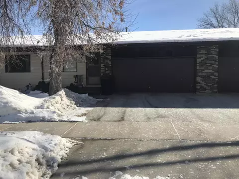 1208 7th Ave E, Williston, ND 58801 photo 2