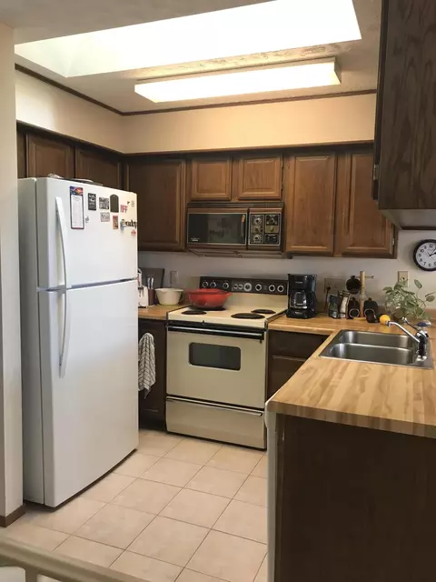 1208 7th Ave E, Williston, ND 58801 photo 3