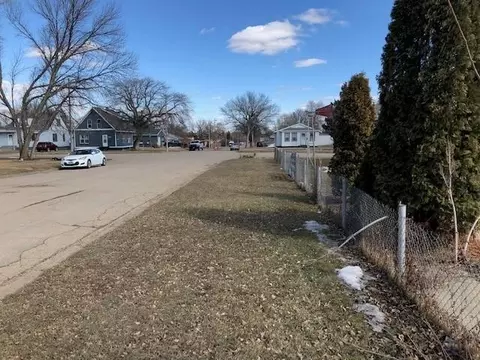 823 8th Ave W, Williston, ND 58801 photo 6