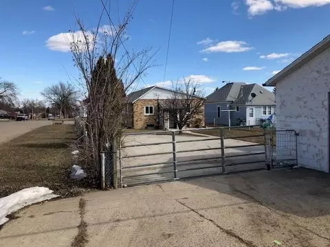823 8th Ave W, Williston, ND 58801 photo 5