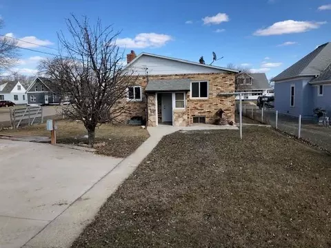 823 8th Ave W, Williston, ND 58801 photo 9