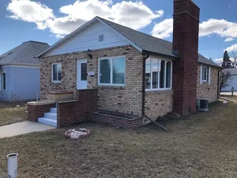823 8th Ave W, Williston, ND 58801 photo 3