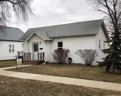 718 7th Ave W, Williston, ND 58801 photo 3