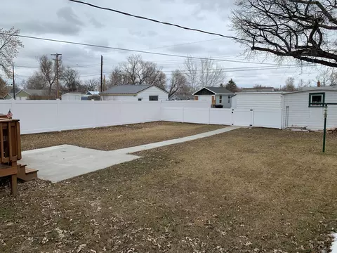 718 7th Ave W, Williston, ND 58801 photo 6