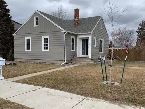 804 3rd Ave E, Williston, ND 58801 photo 1
