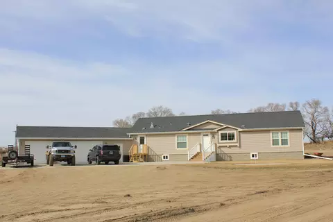 402 Main Ave E, Alexander, ND 58831 photo 1