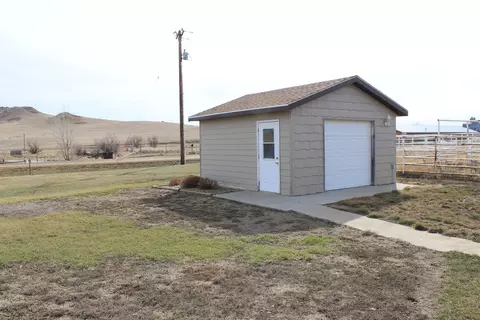 402 Main Ave E, Alexander, ND 58831 photo 4