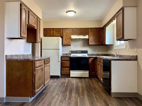 2505 University Ave, Williston, ND 58801 photo 2