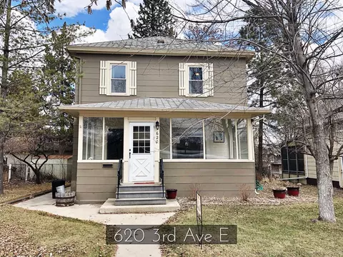 620 3rd Ave E, Williston, ND 58801 photo 1