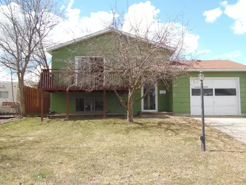 711 6th Ave W, Williston, ND 58801 photo 2