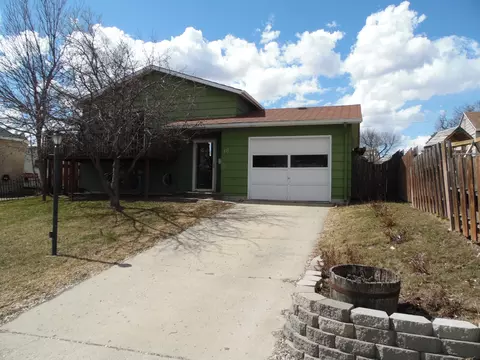 711 6th Ave W, Williston, ND 58801 photo 1
