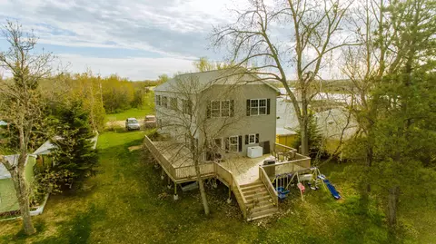 122 Blacktail Dr, Williston, ND 58801 photo 2