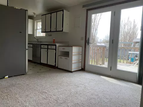 422 22nd St E, Williston, ND 58801 photo 9