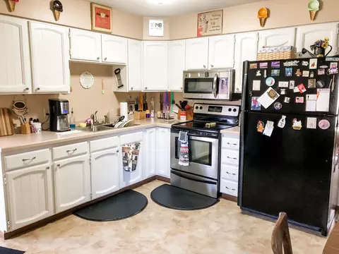 1802 8th Ave E, Williston, ND 58801 photo 4