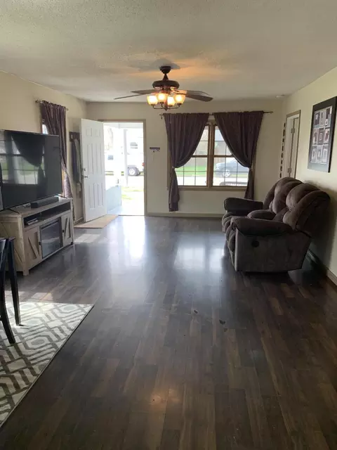 418 Washington Ave, Williston, ND 58801 photo 4