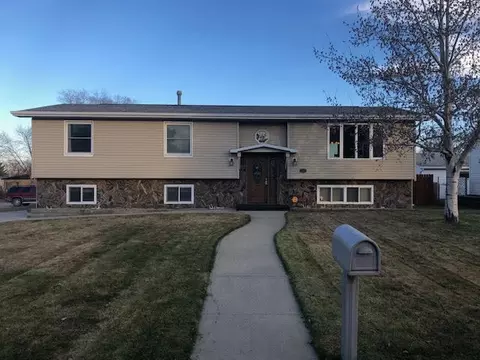 1908 Sioux St, Williston, ND 58801 photo 1