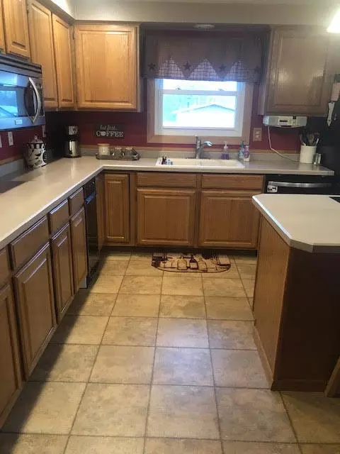 1908 Sioux St, Williston, ND 58801 photo 6